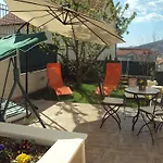 Διαμέρισμα Ivona 2 *