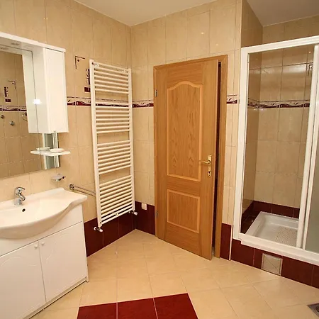 Apartman Ivona 2 *